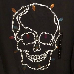 NWT Skull Christmas shirt
